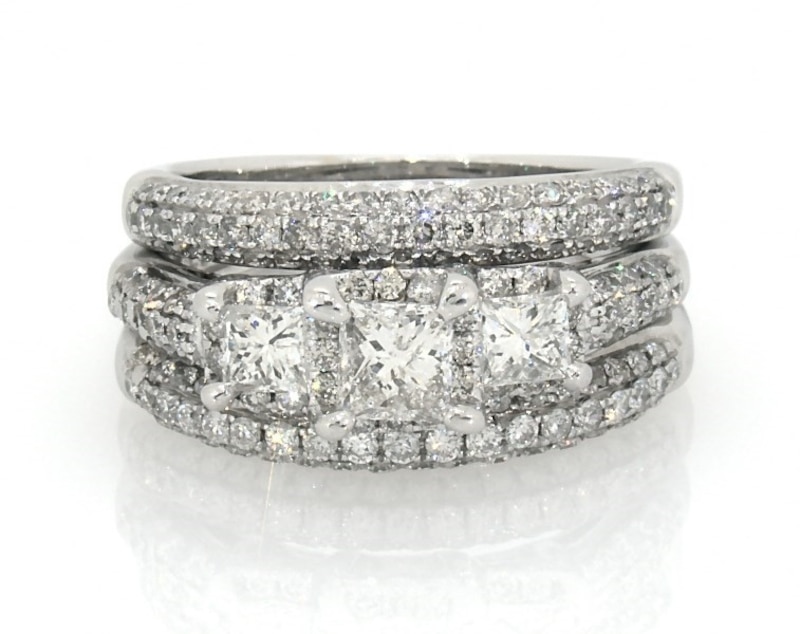 Main Image 1 of Previously Owned Princess-Cut Diamond Three-Stone Bridal Set 1-7/8 ct tw 14K White Gold Size 6