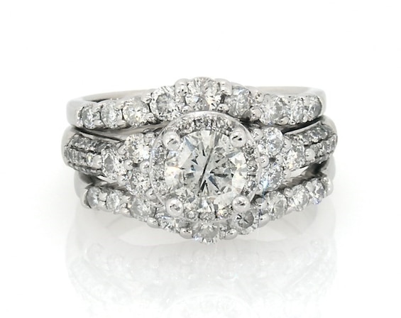 Previously Owned Round-Cut Diamond Halo Bridal Set 1 / ct tw 14K White Gold Size