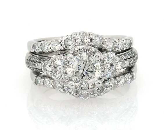 Previously Owned Round-Cut Diamond Halo Bridal Set 1 7/8 ct tw 14K White Gold Size 6.25