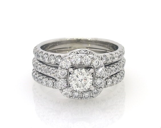 Previously Owned Neil Lane Round-Cut Diamond Halo Bridal Set 1-7/8 ct tw 14K White Gold Size 5.5