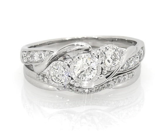 Previously Owned Round-Cut Diamond Three-Stone Bridal Set 1 ct tw 14K White Gold 11.25