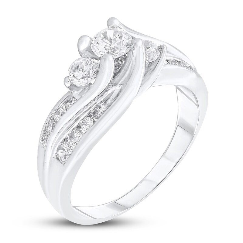 Main Image 2 of Previously Owned Diamond Engagement Ring 1 ct tw Round-cut 14K White Gold
