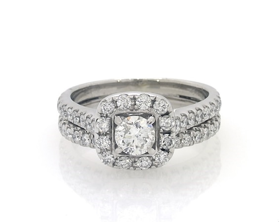 Previously Owned Neil Lane Round-Cut Diamond Halo Bridal Set 1-/8 ct tw 14K White Gold Size .25