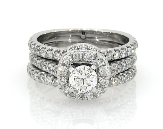 Previously Owned Neil Lane Round-Cut Diamond Halo Bridal Set 1-3/4 ct tw 14K White Gold Size 7