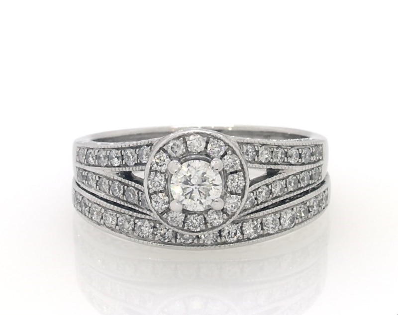 Main Image 1 of Previously Owned Round-Cut Diamond Halo Bridal Set 7/8 ct tw 14K White Gold Size 4