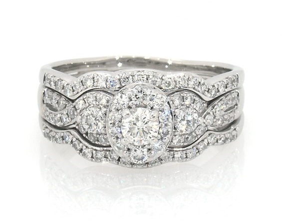 Previously Owned Round-Cut Diamond Oval Halo Bridal Set 1 ct tw 14K White Gold Size 9.75