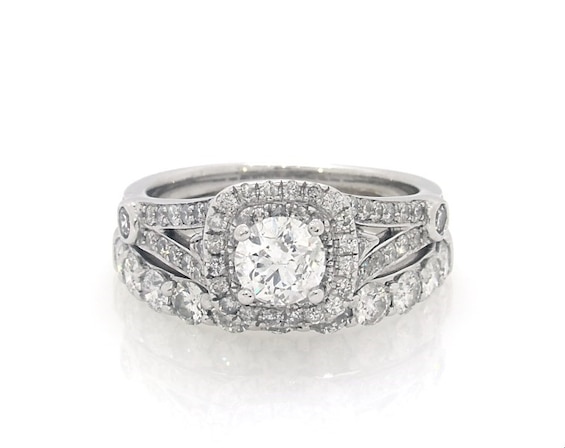 Previously Owned Round-Cut Diamond Halo Bridal Set 2-1/6 ct tw 14K White Gold 6.75
