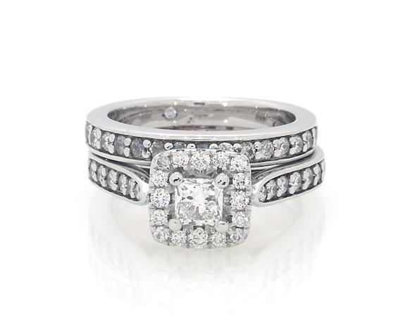 Previously Owned THE LEO Diamond Princess-Cut Halo Bridal Set 7/8 ct tw 14K White Gold Size 4