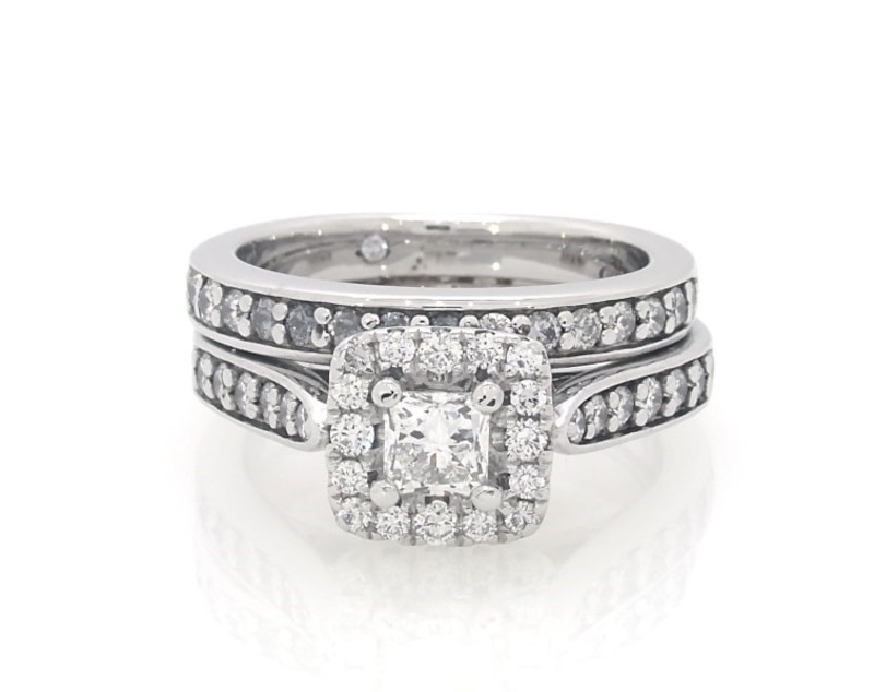 Main Image 1 of Previously Owned THE LEO Diamond Princess-Cut Halo Bridal Set 7/8 ct tw 14K White Gold Size 4