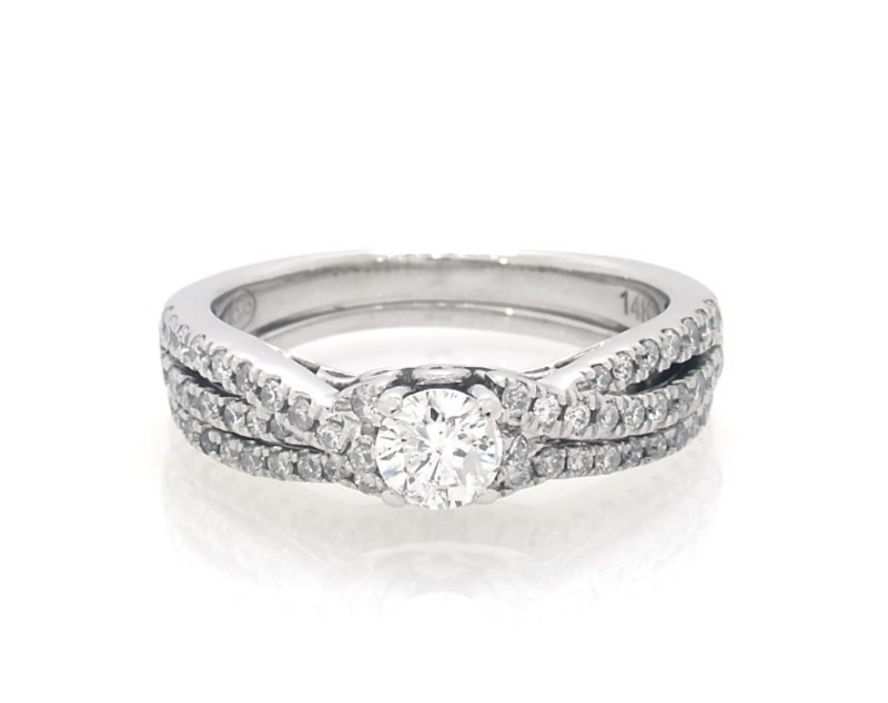 Main Image 1 of Previously Owned Diamond Bridal Set 3/4 ct tw Round-cut 14K White Gold Size 6