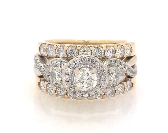 Previously Owned Round-Cut Diamond Halo Bridal Set 1-3/4 ct tw 14K Two-Tone Gold Size 6