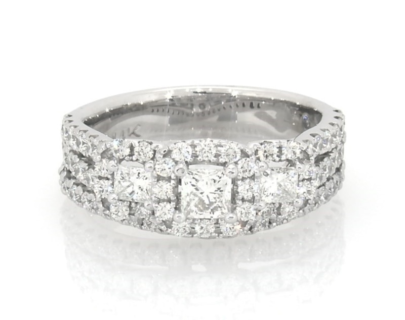 Main Image 1 of Previously Owned Princess-Cut Diamond Three-Stone Bridal Set 1-1/8 ct tw 14K White Gold Size 6