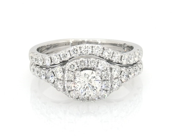 Previously Owned THE LEO Diamond Certified Round-Cut Halo Bridal Set 1-1/3 ct tw 14K White Gold Size 6.75