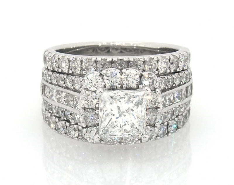 Main Image 1 of Previously Owned Neil Lane Princess-Cut Diamond Halo Bridal Set 3-7/8 ct tw 14K White Gold Size 7.5