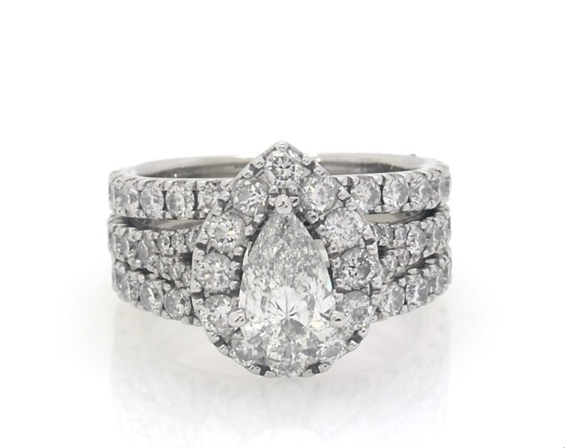 Main Image 1 of Previously Owned Neil Lane Pear-Shaped Diamond Halo Bridal Set 3-1/4 ct tw 14K White Gold Size 5.75