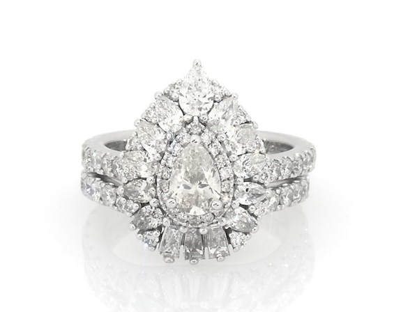 Previously Owned Neil Lane Pear-Shaped Diamond Bridal Set 2-1/3 ct tw 14K White Gold Size 5