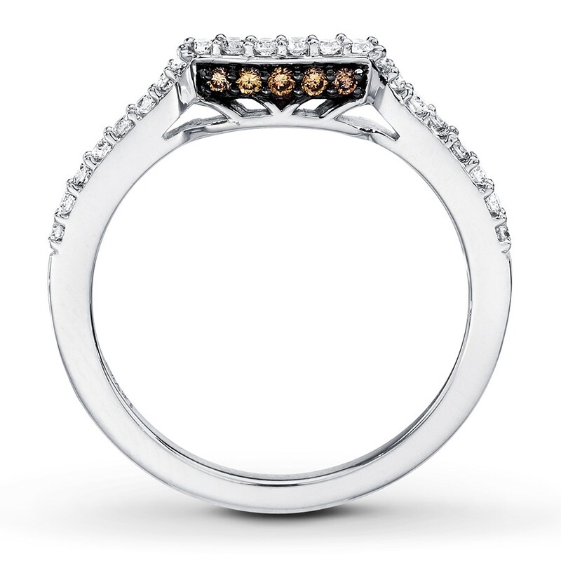 Main Image 2 of Previously Owned Le Vian Vanilla Diamonds 1/4 ct tw Wedding Band 14K Gold