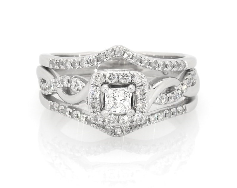 Main Image 1 of Previously Owned Princess-Cut Diamond Halo Bridal Set 7/8 ct tw 10K White Gold Size 9.5