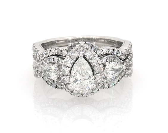 Previously Owned Neil Lane Pear-Shaped Diamond Halo Bridal Set 1-3/4 ct tw 14K White Gold Size 5