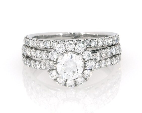 Previously Owned Round-Cut Lab-Grown Diamond Halo Bridal Set 1-1/2 ct tw 14K White Gold Size 5.5