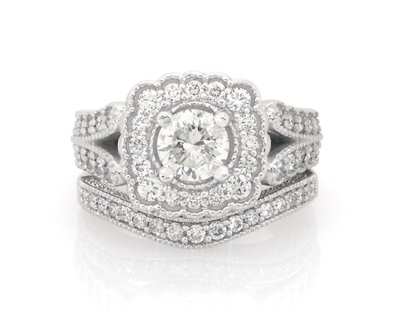 Previously Owned Round-Cut Diamond Scalloped Halo Bridal Set 1-1/4 ct tw 10K White Gold Size 3.75