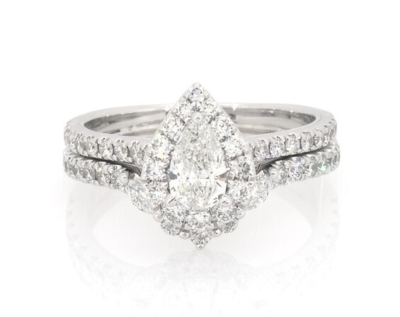 Previously Owned Neil Lane Pear-Shaped Diamond Halo Bridal Set 1-1/2 ct tw 14K White Gold Size 8.5