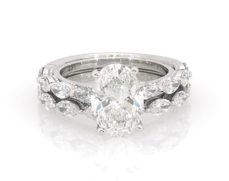 Main Image 1 of Previously Owned Neil Lane Artistry Oval-Cut Lab-Grown Diamond Bridal Set 3-1/4 ct tw 14K White Gold Size 4.5