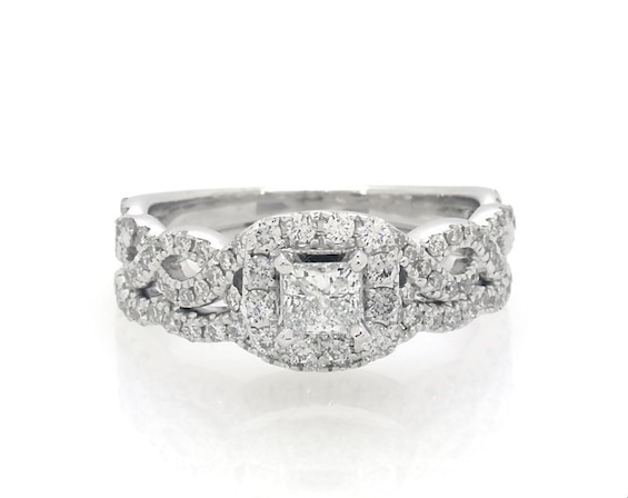 Previously Owned Neil Lane Princess-Cut Diamond Halo Bridal Set 7/8 ct tw 14K White Gold Size 6