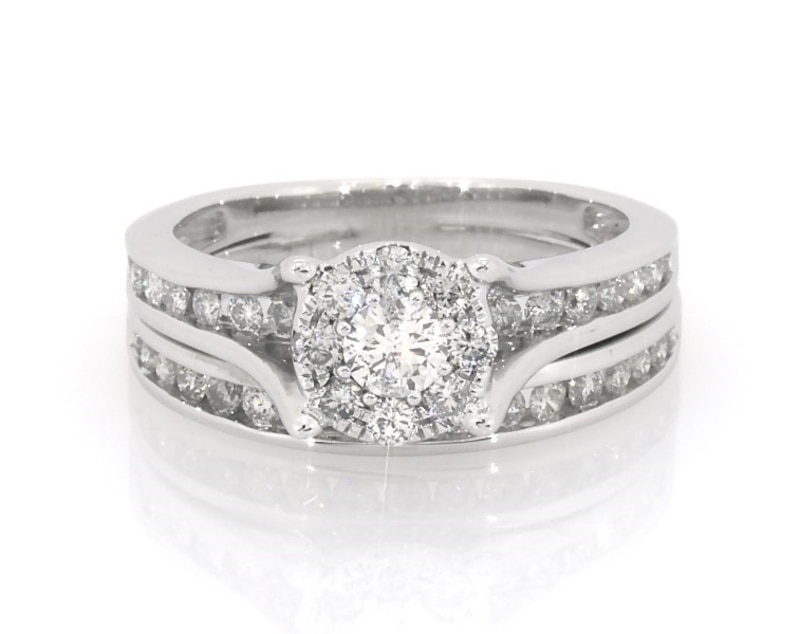 Main Image 1 of Previously Owned Round-Cut Diamond Halo Bridal Set 7/8 ct tw 10K White Gold Size 5.5