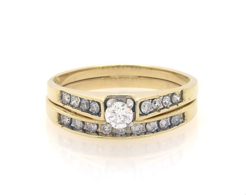 Main Image 1 of Previously Owned Round-Cut Diamond Bridal Set 3/8 ct tw 14K Yellow Gold Size 7.75