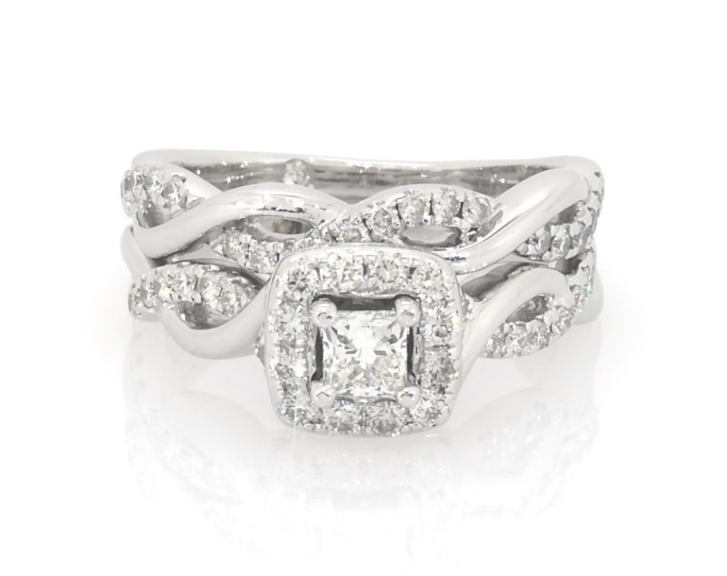 Main Image 1 of Previously Owned THE LEO Diamond Princess-Cut Halo Bridal Set 7/8 ct tw 14K White Gold Size 6.5