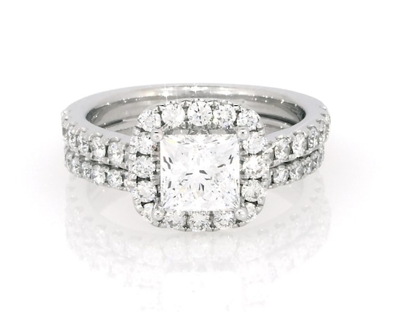 Previously Owned Princess-Cut Lab-Grown Diamond Halo Bridal Set 1-5/8 ct tw 14K White Gold Size 4.5