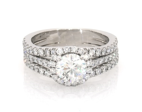 Previously Owned Round-Cut Diamond Halo Bridal Set 1-3/4 ct tw 14K White Gold Size 5.75