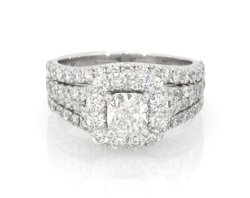 Main Image 1 of Previously Owned Neil Lane Cushion-Cut Diamond Halo Bridal Set 2-7/8 ct tw 14K White Gold Size 8.25