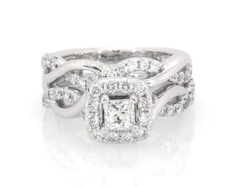 Main Image 1 of Previously Owned Princess-Cut Diamond Halo Bridal Set 1 ct tw 14K White Gold Size 4