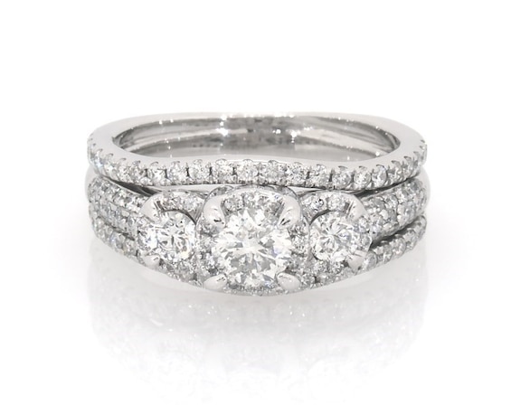 Previously Owned Round-Cut Diamond Three-Stone Bridal Set 1-1/3 ct tw 14K White Gold Size 6.5