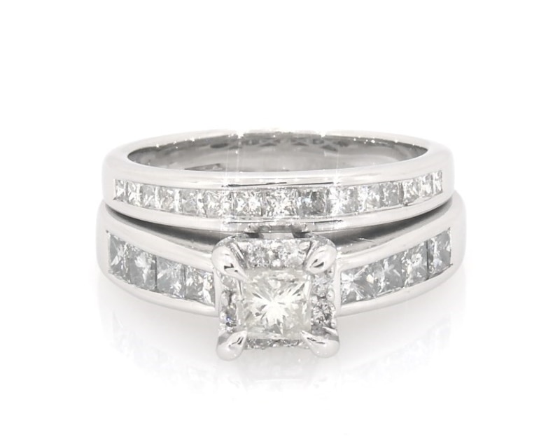 Main Image 1 of Previously Owned Princess-Cut Diamond Halo Bridal Set 1-1/2 ct tw 14K White Gold Size 7