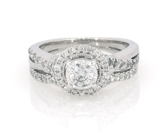 Previously Owned Round-Cut Diamond Halo Bridal Set 7/8 ct tw 14K White Gold Size 6
