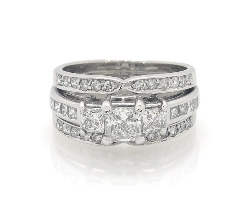 Main Image 1 of Previously Owned Princess-Cut Diamond Three-Stone Bridal Set 1-3/4 ct tw 14K White Gold Size 7