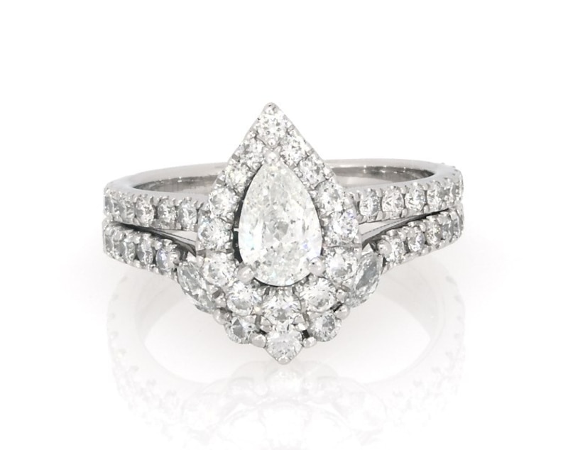 Main Image 1 of Previously Owned Neil Lane Pear-Shaped Diamond Halo Bridal Set 1-1/2 ct tw 14K White Gold Size 5.25