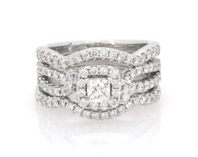 Main Image 1 of Previously Owned THE LEO Diamond Princess-Cut Halo Bridal Set 1 ct tw 14K White Gold Size 4.75