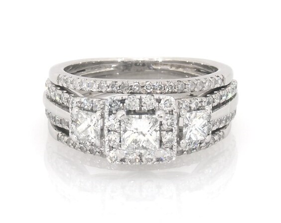 Previously Owned Princess-Cut Diamond Three-Stone Bridal Set 1-1/8 ct tw 10K White Gold Size 5.25