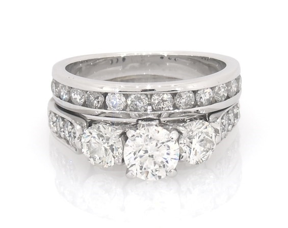 Previously Owned Round-Cut Diamond Three-Stone Bridal Set 1-7/8 ct tw 14K White Gold Size 5