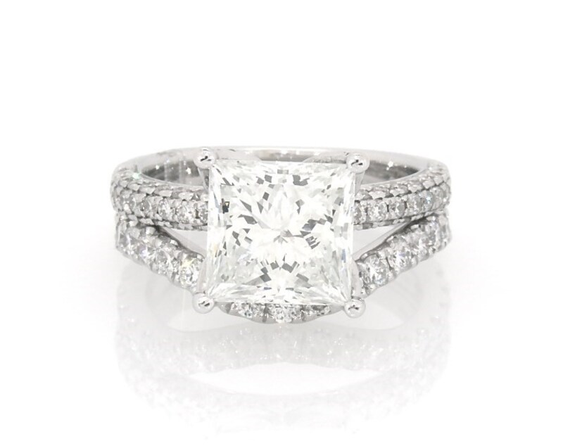 Main Image 1 of Previously Owned Monique Lhuillier Bliss Princess-Cut Lab-Grown Diamond Bridal Set 4 ct tw 18K White Gold Size 5.5