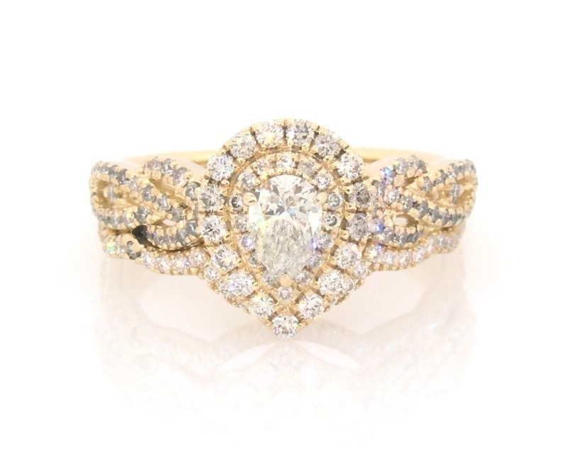 Main Image 1 of Previously Owned Neil Lane Pear-Shaped Diamond Double Halo Bridal Set 7/8 ct tw 14K Yellow Gold Size 6.5