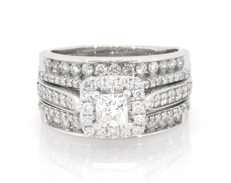 Main Image 1 of Previously Owned Princess-Cut Diamond Halo Bridal Set 1-1/8 ct tw 14K White Gold Size 5.25