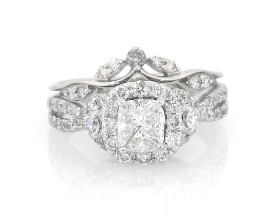 Previously Owned Pie-Cut Multi-Diamond Halo Bridal Set 7/8 ct tw 14K White Gold Size