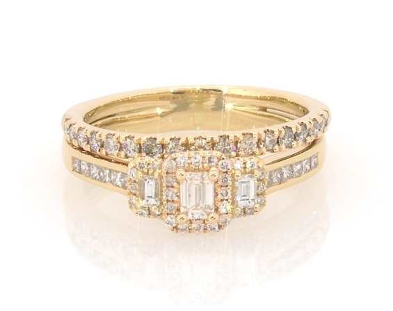 Previously Owned Emerald-Cut Diamond Three-Stone Bridal Set 5/8 ct tw 10K Yellow Gold Size 6.5