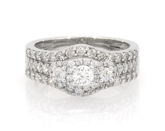 Previously Owned Round-Cut Diamond Cushion Halo Bridal Set 7/8 ct tw 14K White Gold Size 6