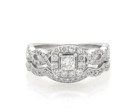 Previously Owned Neil Lane Princess-Cut Diamond Halo Bridal Set 7/8 ct tw 14K White Gold Size 5.5